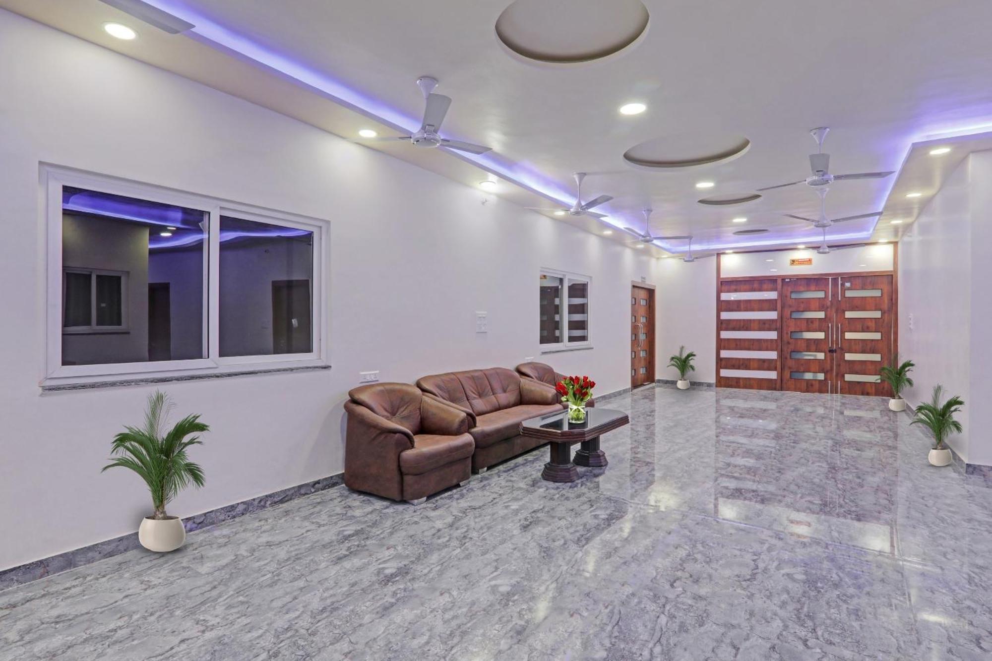 Townhouse P.S.Palace Near Amausi Metro Station Lucknow Exterior photo